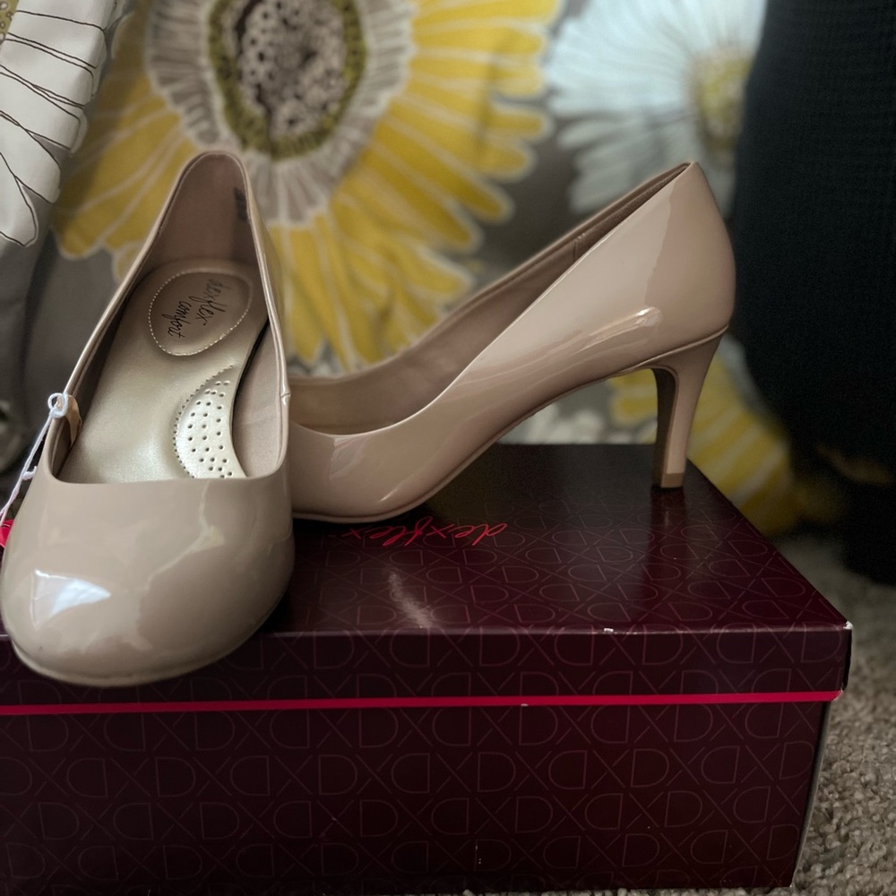 Comfy nude heel